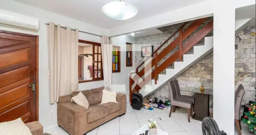 Casa com 2 quartos para alugar na Rua Panamá, Penha, Rio de Janeiro