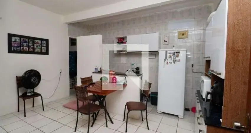 Casa com 2 quartos para alugar na Avenida Cerqueira Lima, Garcia, Salvador