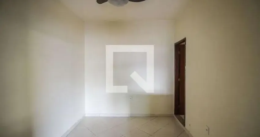 Casa com 2 quartos para alugar na Rua Major João Pinheiro, Centro, Belford Roxo