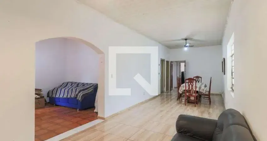 Casa com 2 quartos para alugar na Rua Visconde de Aguiar Toledo, Campo Belo, São Paulo