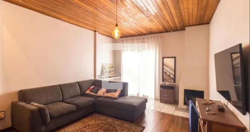 Casa com 3 quartos para alugar na Rua Iwao Namizaki, Uberaba, Curitiba