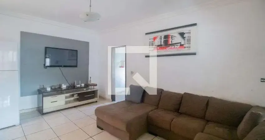 Casa com 3 quartos para alugar na Rua Cirilo Diniz, Betânia, Contagem