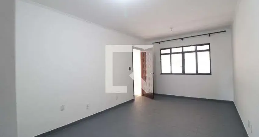 Casa com 3 quartos para alugar na Rua Lourenço Antônio Bragança, Vila Marari, São Paulo