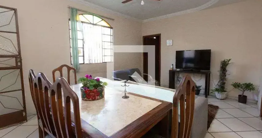 Casa com 4 quartos para alugar na Rua Buganville, Eldorado, Contagem