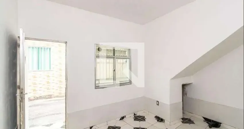 Casa com 2 quartos para alugar na Rua Porto União, Irajá, Rio de Janeiro