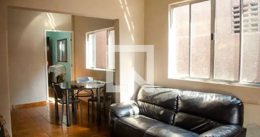 Casa com 3 quartos para alugar na Rua 56, Setor Central, Goiânia