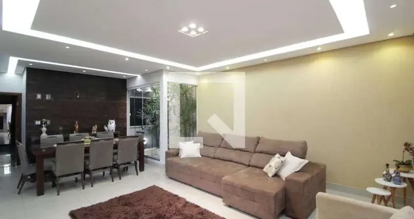 Casa com 3 quartos para alugar na Rua Renato de Oliveira Grama, Lagoinha, Uberlândia