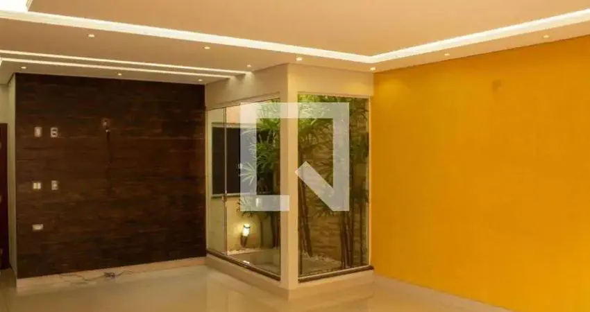 Casa com 3 quartos para alugar na Rua Renato de Oliveira Grama, Lagoinha, Uberlândia