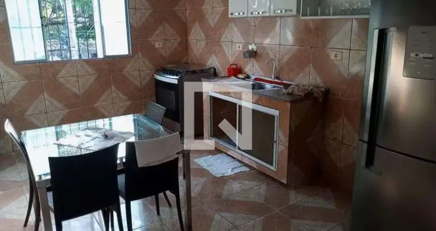 Casa com 2 quartos para alugar na Avenida Antônio Borges, Jacutinga, Mesquita