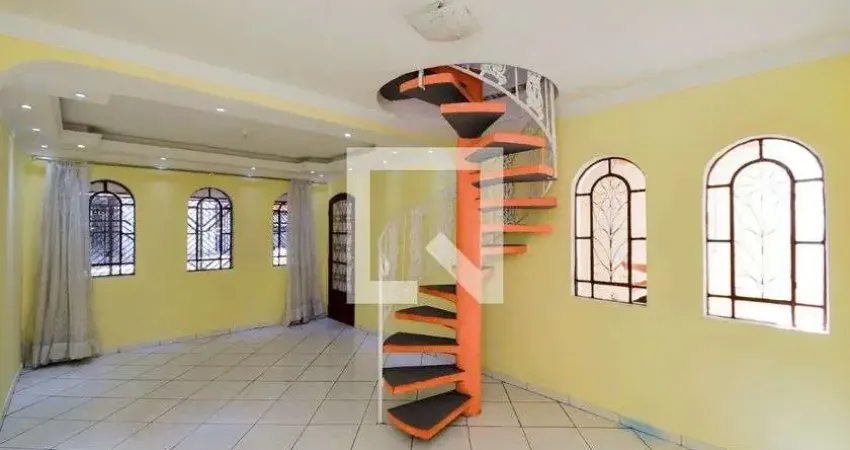 Casa com 3 quartos para alugar na Rua Síria, Macedo, Guarulhos