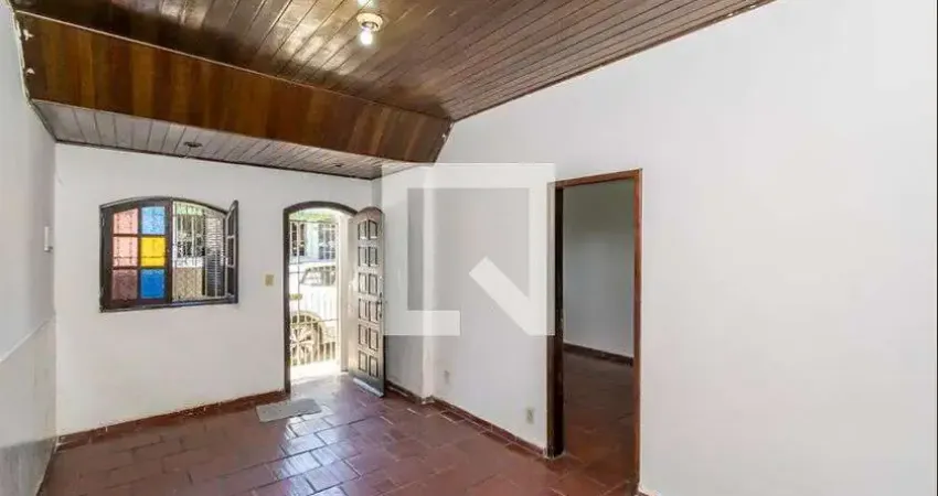 Casa com 2 quartos para alugar na Avenida Brás de Pina, Penha, Rio de Janeiro