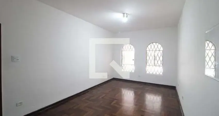 Casa com 3 quartos para alugar na Rua Vitório Trevillato, Vila Romano, São Paulo