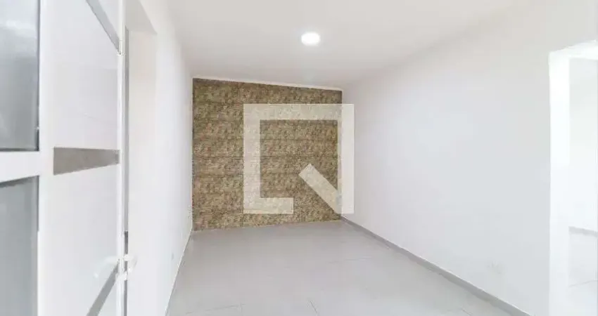 Casa com 2 quartos para alugar na Avenida Caraurana, Vila Mazzei, São Paulo