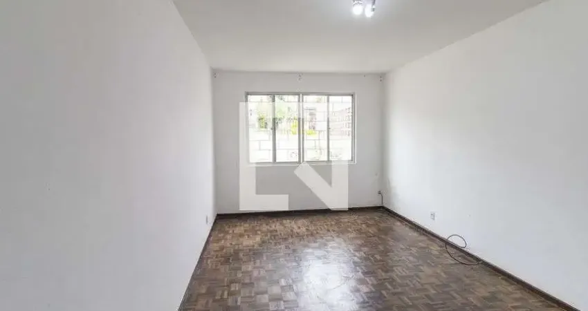 Casa com 3 quartos para alugar na Rua Heitor Baggio Vidal, Bairro Alto, Curitiba