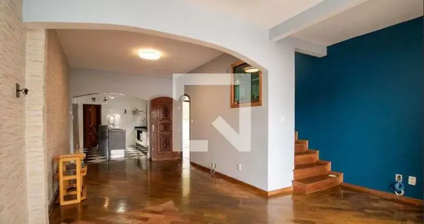 Casa com 3 quartos para alugar na Rua Iaçapé, Sapopemba, São Paulo