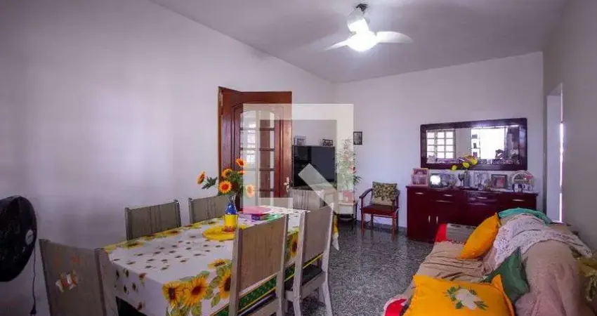 Casa com 2 quartos para alugar na Avenida Doutor Albino Imparato 1059 - Jardim Catarina São Gonçalo - Rj Brasil, Trindade, São Gonçalo