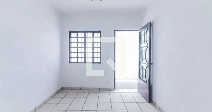 Casa com 2 quartos para alugar na Rua Otávio Durante, Parque Ipê, São Paulo