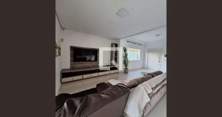 Casa com 3 quartos para alugar na Rua Rio Grande do Norte, Gramado, Cotia