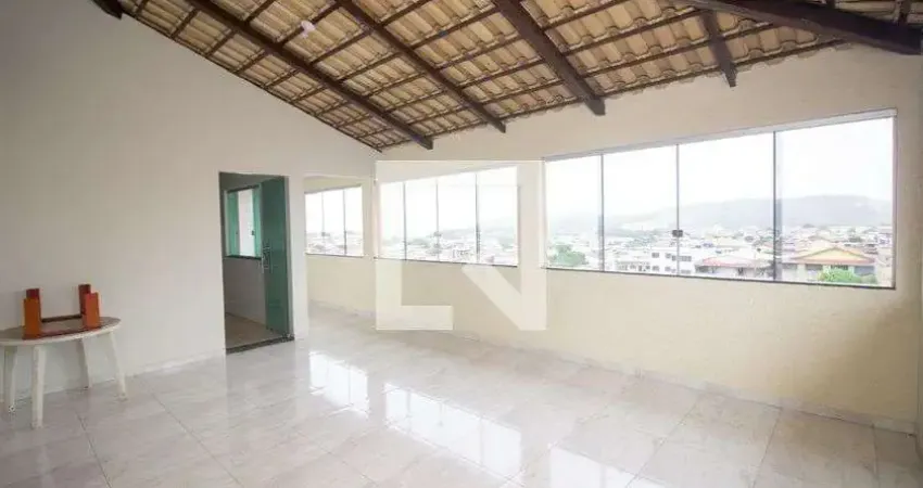 Casa com 2 quartos para alugar na Rua Eufrasia Augusta de Jesus, Santa Helena, Contagem