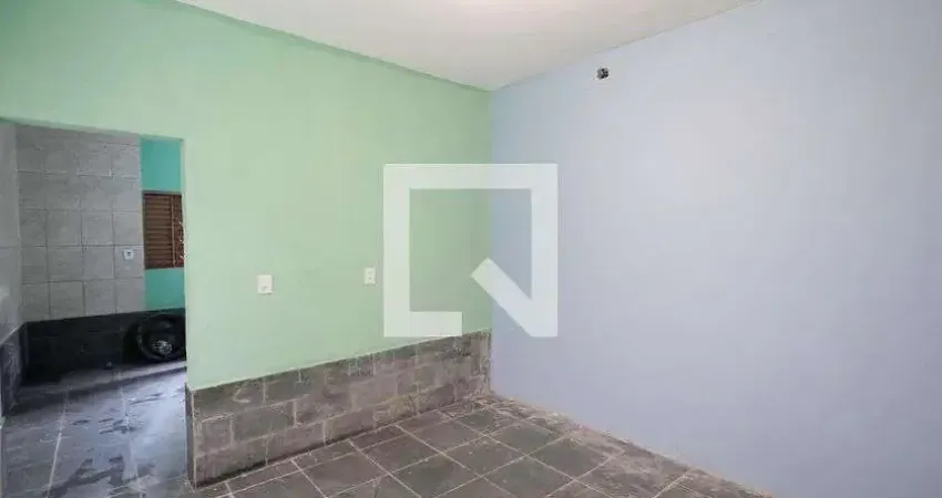 Casa com 2 quartos para alugar na Avenida Tiradentes, Nacional, Contagem