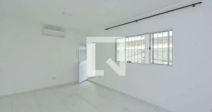 Casa com 2 quartos para alugar na Rua Benedito Pereira de Borba, Socorro, São Paulo