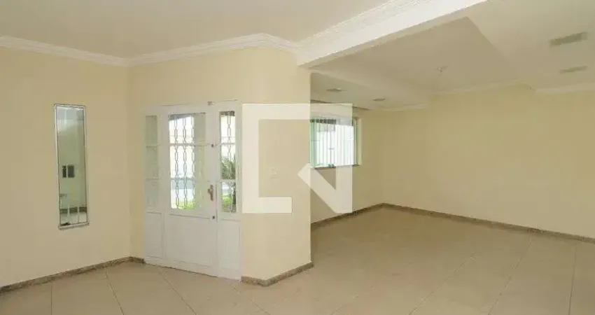 Casa com 3 quartos para alugar na Rua Júpiter, Flamengo, Contagem