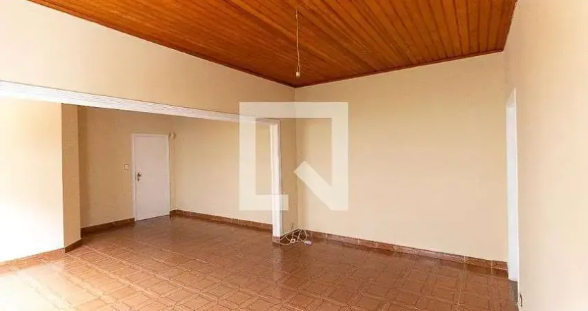 Casa com 3 quartos para alugar na Rua Conceição da Brejauba, Ponte Rasa, São Paulo