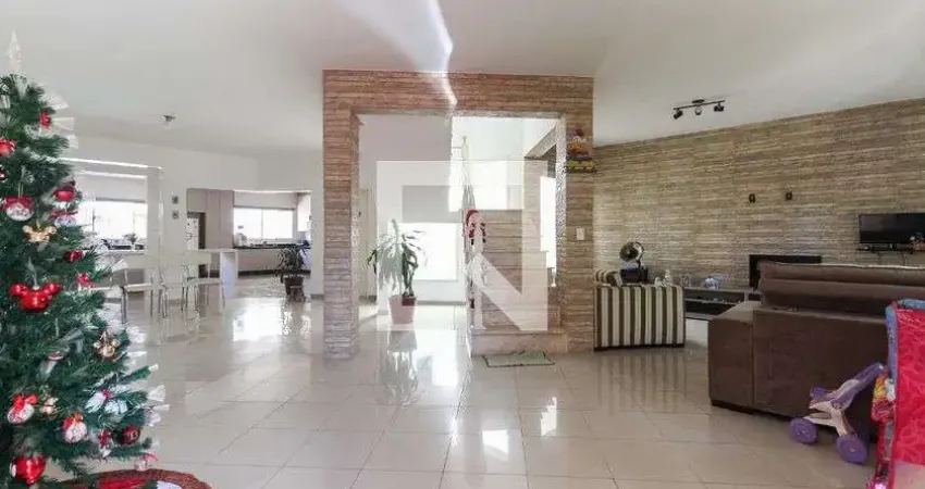 Casa com 4 quartos para alugar na Rua Guaracica, Vila Curuçá, São Paulo