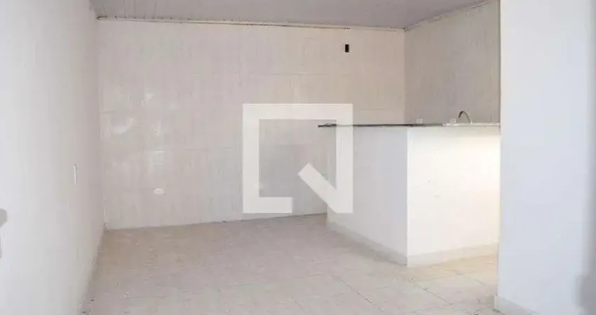 Casa com 2 quartos para alugar na Rua Tuparaquara, Vila Carrão, São Paulo