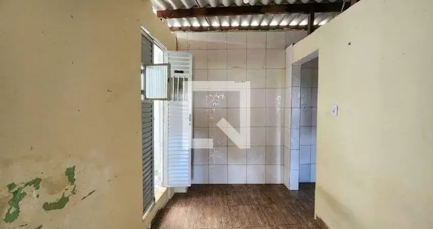Casa com 1 quarto para alugar na Praça Alexandre Fernandes, Brotas, Salvador