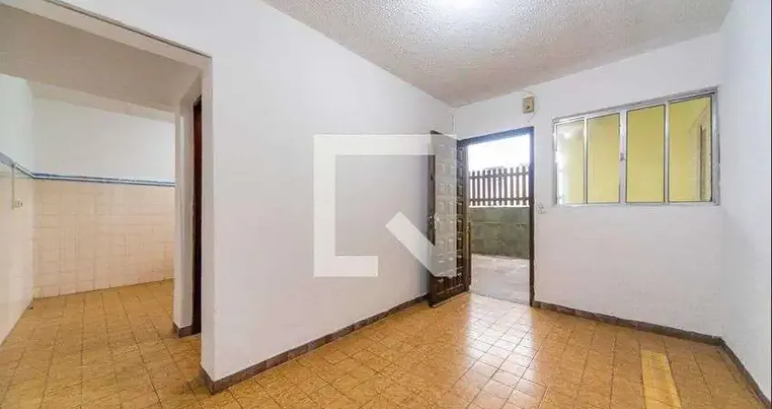 Casa com 2 quartos para alugar na Rua das Hortências, Vila Linda, Santo André