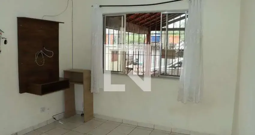 Casa com 2 quartos para alugar na Rua Luanda, Jardim Lina, Cotia