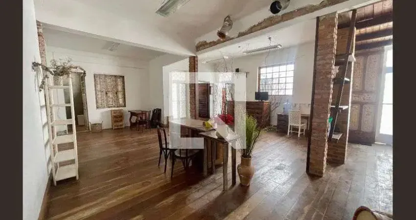 Casa com 2 quartos para alugar na Rua dos Oitis, Gávea, Rio de Janeiro