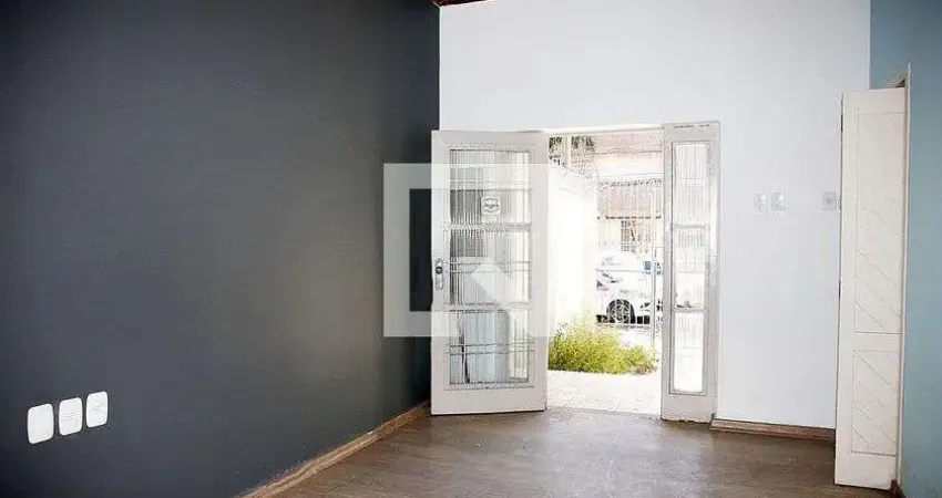 Casa com 3 quartos para alugar na Rua Doutor Sebastião Leão, Azenha, Porto Alegre