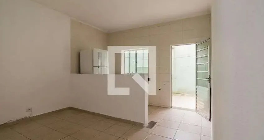 Casa com 2 quartos para alugar na Rua Ipecumirim, Vila Ema, São Paulo