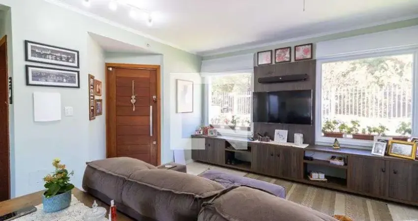 Casa com 3 quartos para alugar na Rua Henrique Anawate, Guarujá, Porto Alegre