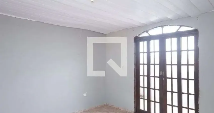 Casa com 2 quartos para alugar na Rua Ocidente, Jardim Robru, São Paulo