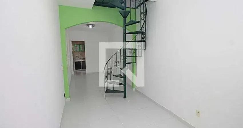 Casa com 2 quartos para alugar na Rua Teixeira de Carvalho, Piedade, Rio de Janeiro