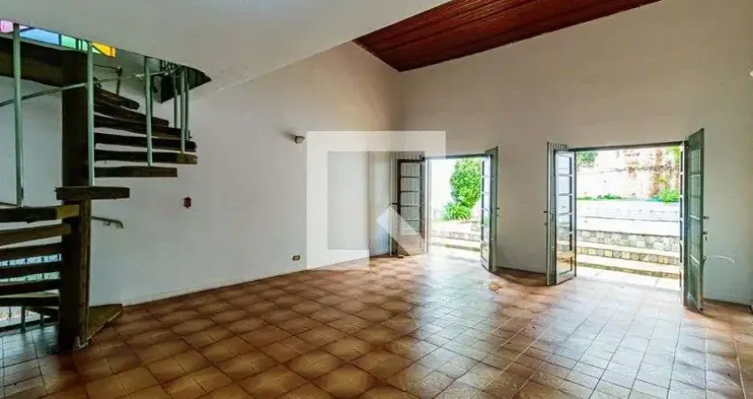 Casa com 3 quartos para alugar na Avenida Albert Bartholome, Butantã, São Paulo
