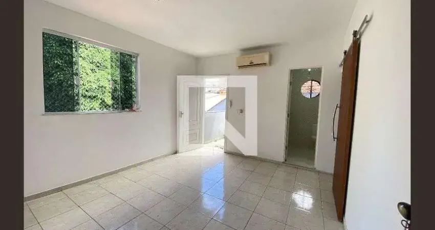 Casa com 2 quartos para alugar na Rua Gonçalo Coelho, Piedade, Rio de Janeiro