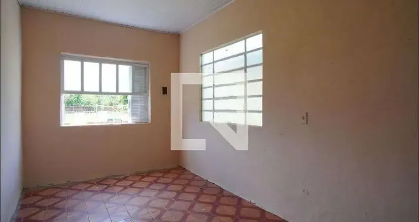 Casa com 3 quartos para alugar na Rua Vieira da Cunha, Sarandi, Porto Alegre