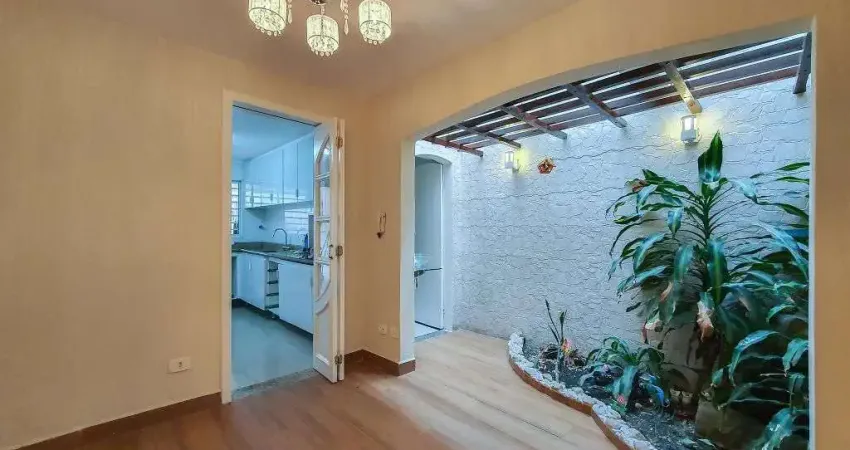 Casa com 3 quartos para alugar na Rua Dona Ana Neri, Cambuci, São Paulo