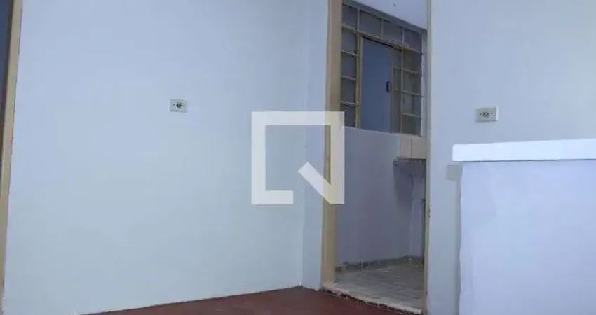 Casa para Aluguel - Parque Santa Madalena, 1 Quarto, 30 m² - São Paulo