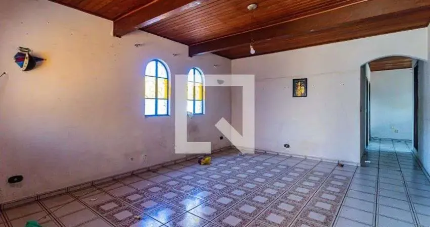 Casa com 3 quartos para alugar na Rua Araicás, Jaguaré, São Paulo