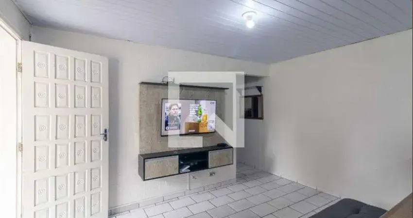 Casa com 2 quartos para alugar na Rua Rio Jaguaribe, Bairro Alto, Curitiba