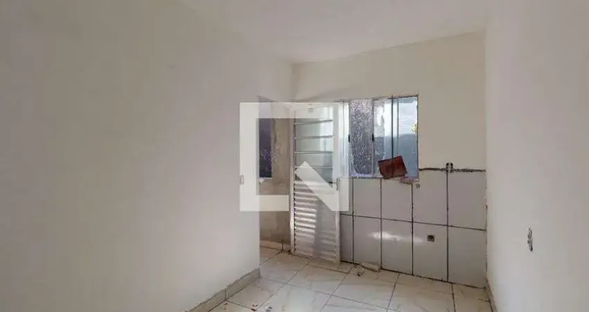 Casa com 2 quartos para alugar na Avenida César Augusto Romaro, Vila Jacuí, São Paulo