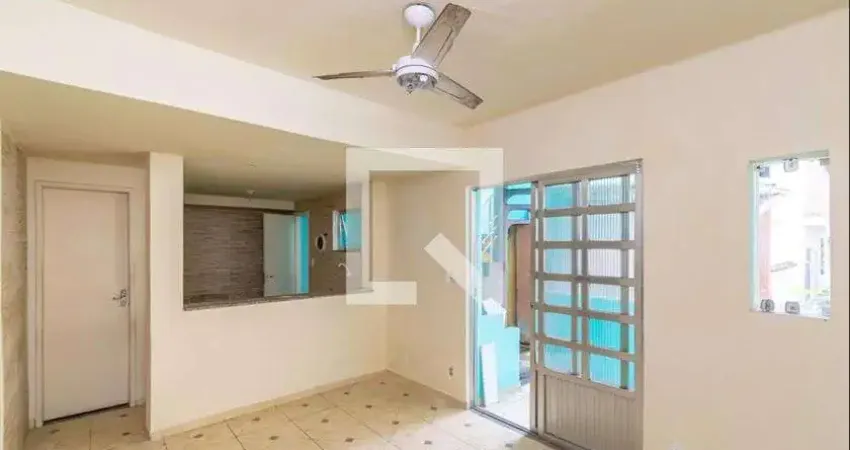 Casa com 2 quartos para alugar na Rua Doutor Nunes, Olaria, Rio de Janeiro