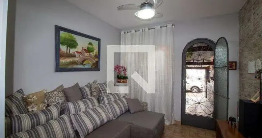 Casa com 2 quartos para alugar na Rua Levon Apovian, Butantã, São Paulo