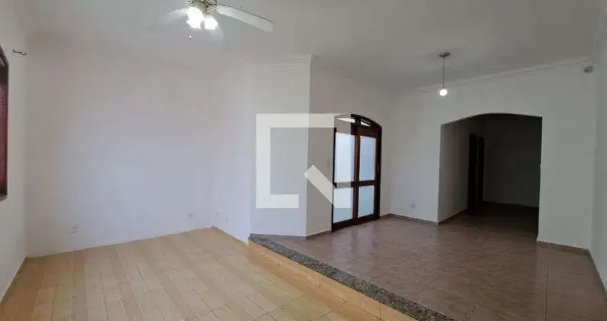 Casa com 3 quartos para alugar na Rua João Vansan, João Aranha, Paulínia