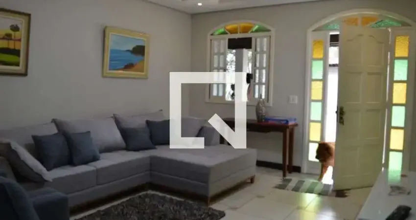 Casa com 5 quartos para alugar na Rua KK, Arvoredo, Contagem